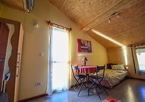 San Art Floating Hostel Apartments Belgrade