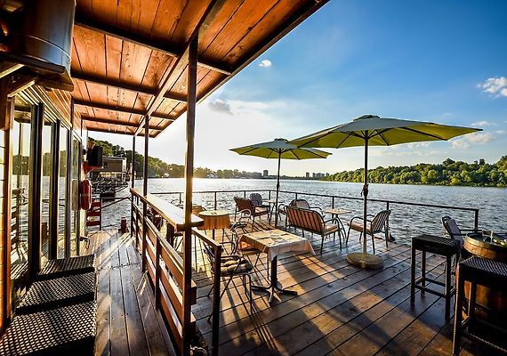 San Art Floating Hostel Apartments Belgrade
