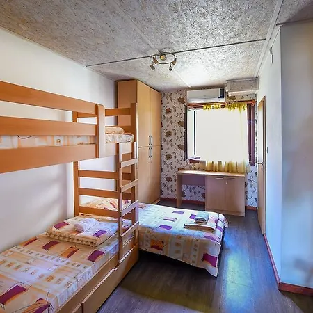 Hostel San Art Floating &