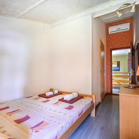 Hostel San Art Floating &