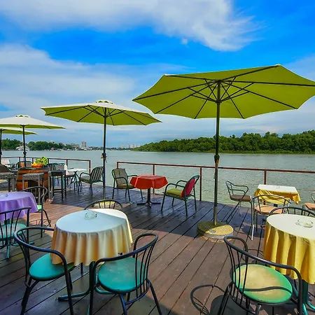 San Art Floating & Hostel Belgrad