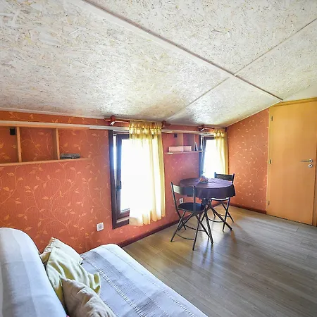 San Art Floating & Hostel